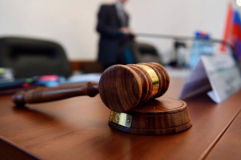 Запрет на регистрацию накладывают при рассмотрении судом дела о банкротстве.