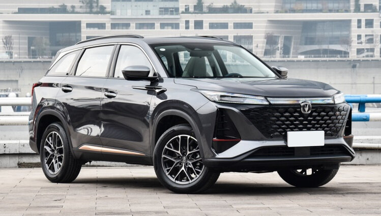 На фото: Changan CS75 PLUS второго поколения