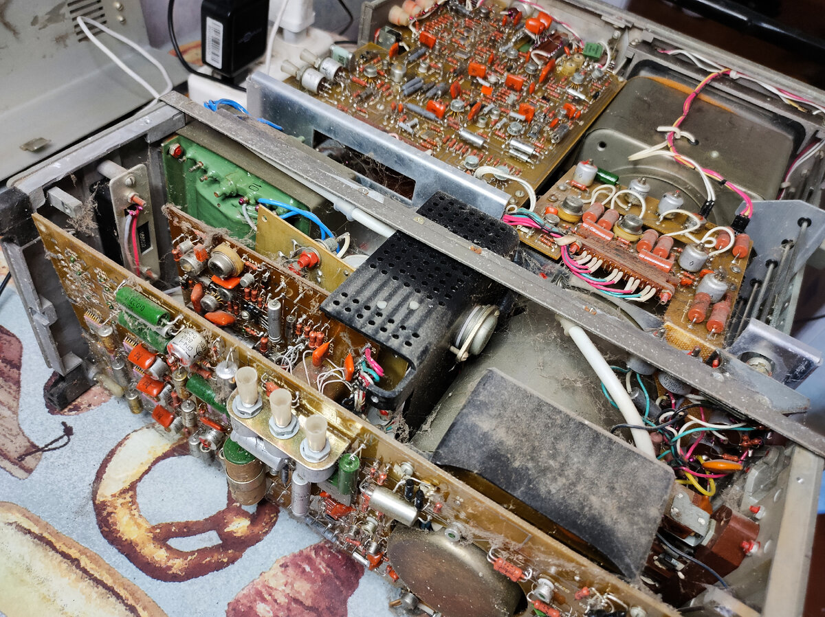 Море "Рыжих" КМ с палладием на платах устройства.