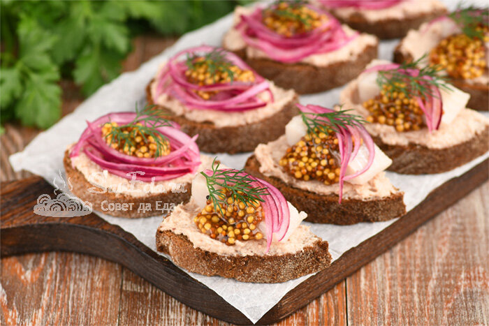 Молоки селедки дополняю одним продуктом, который всегда есть в холодильнике, и получается вкуснейшая рыбная закуска. Всем, кто ее пробует, она очень нравится, но не могут понять из чего она сделана.-11