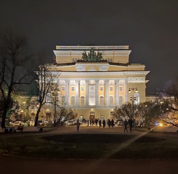 Вот он – Александринский . Фото не моё.