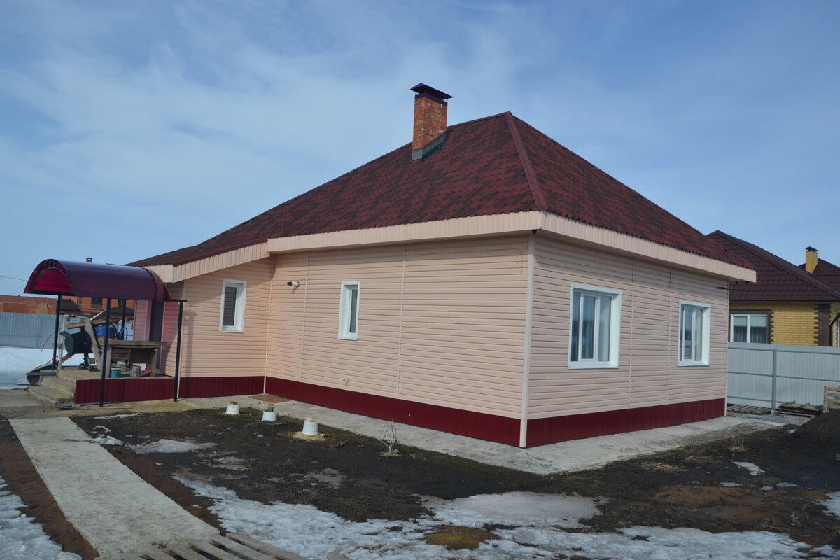 Со стороны крыльца. Еще не отфоткал после укладки брусчатки - сейчас уже везде дорожки и облагороженное крыльцо. @ Горбунов Сергей