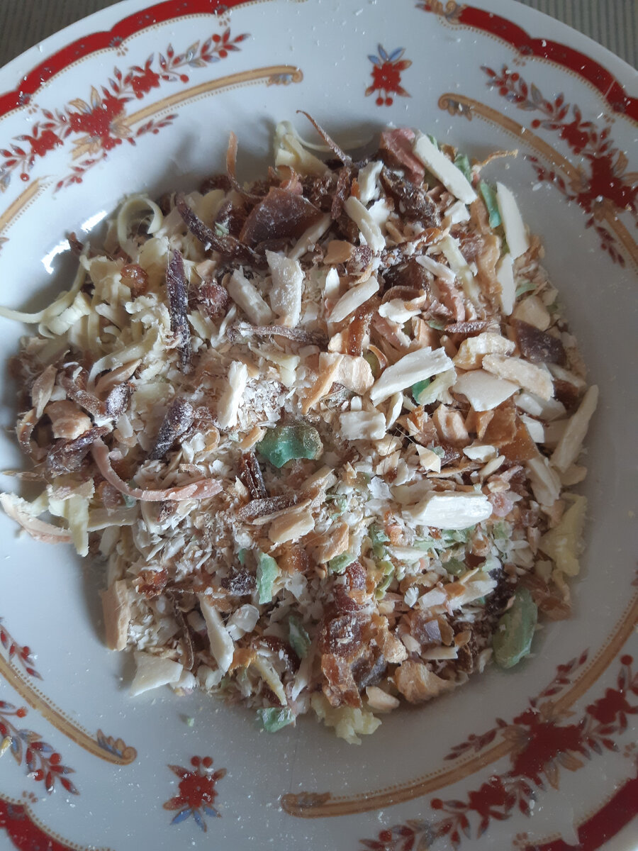 Разноцветно :). Но кусочки хозяйственного мыла, скорее всего, зададут тон в конечном изделии