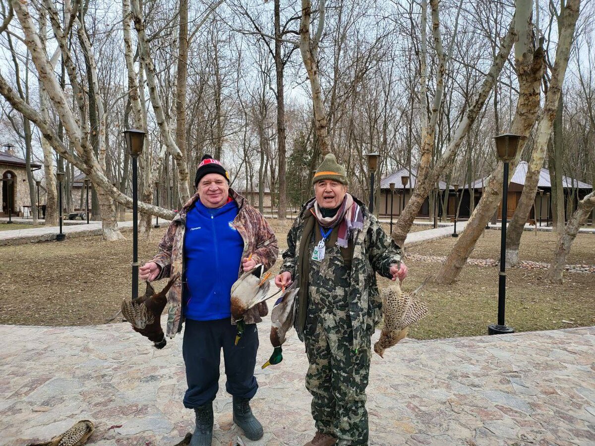 Виктор Аверин и Салим Абдувалиев на охоте