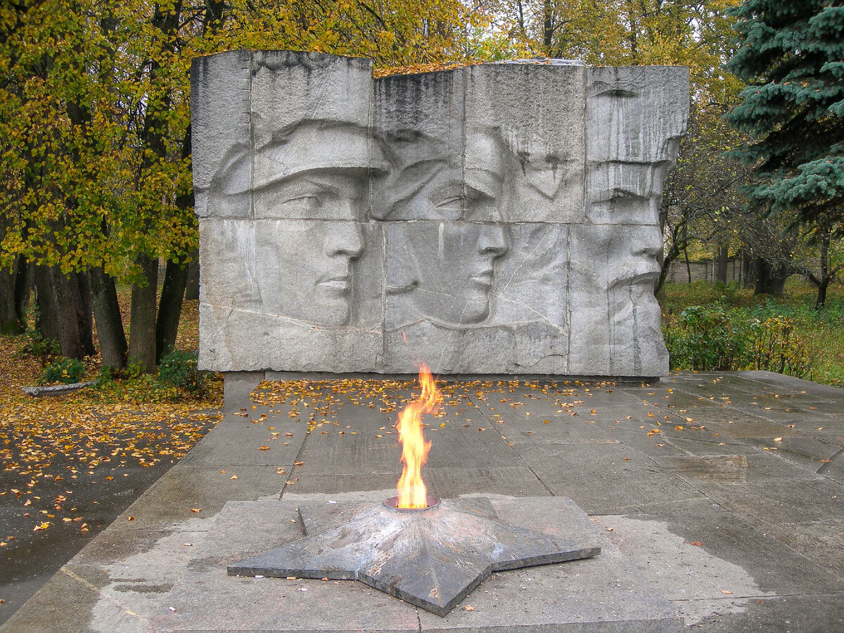 День кольчугино. Вечный огонь Кольчугино. Вечный огонь в городе Кольчугино. Памятник вечный огонь в Кольчугино. Вечный огонь Владимирская область город Кольчугино.