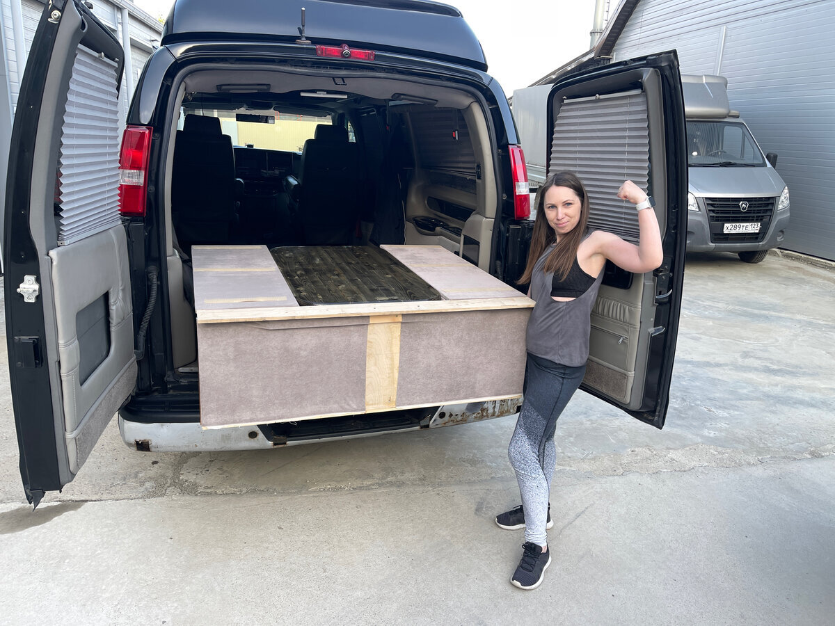 Одному такой модуль поставить довольно сложно. Требуется как минимум два человека