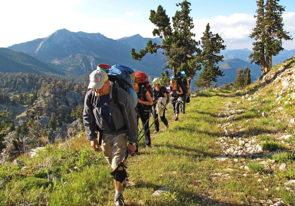 Будь Вы опытным походником или только начинающим путешественником, Вам, вероятно, будет интересно, чем этот вид физической нагрузки может быть полезен для Вашего физического и ментального здоровья. На самом деле, пеший туризм приносит много пользы.