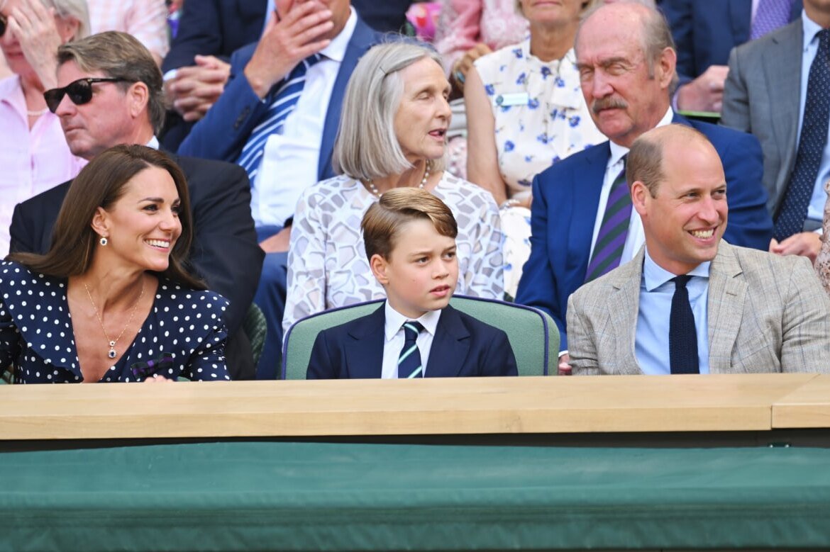     Кейт Миддлтон посетила Уимблдон с мужем и старшим сыном, но все смотрели только на ее идеально сидящее платье