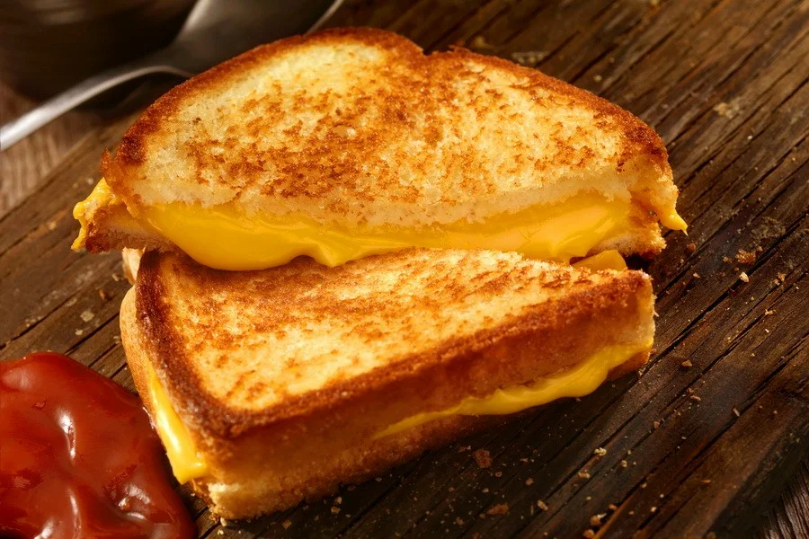 Вкусный Жареный Тост с Сыром, чтобы Приятнее Читалось!