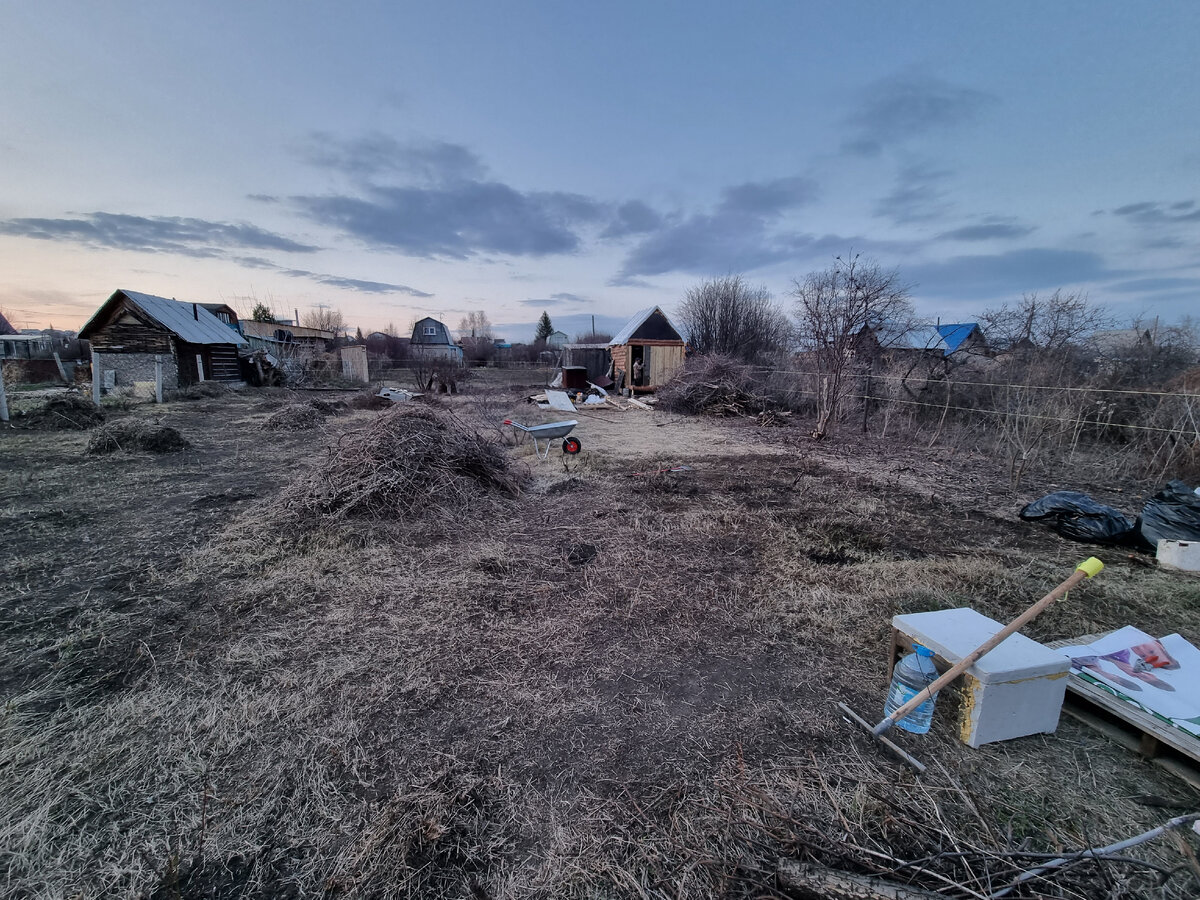 11 Закончена основная уборка и появилась крыша, пол и дверь на 