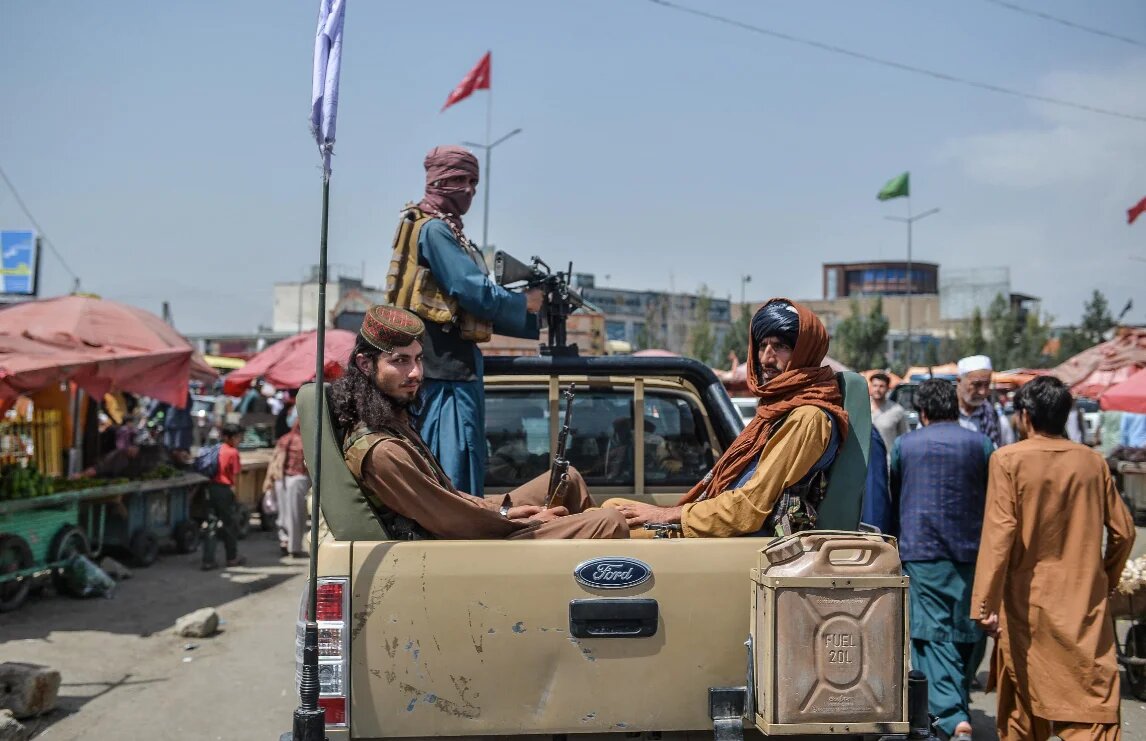 Талибы патрулируют Кабул. Август 2021. https://www.voanews.com/south-central-asia/afghanistan-faces-complex-web-economic-crises