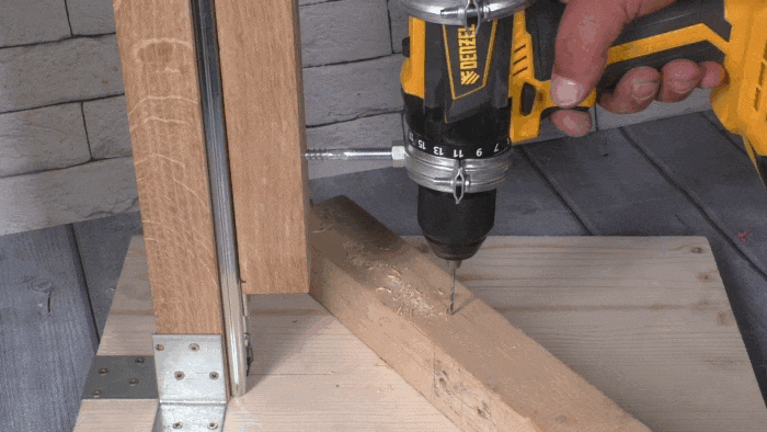 Как быстро и просто сделать аналог сверлильного станка с помощью обычного шуруповерта