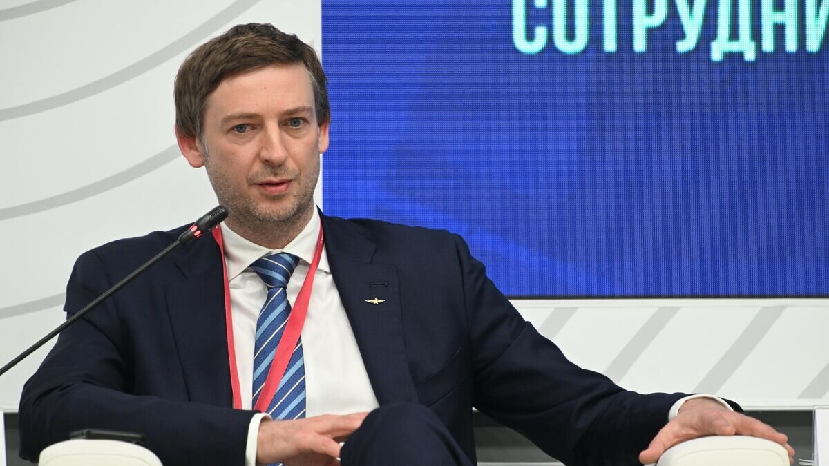    Генеральный директор ПАО "Аэрофлот" Сергей Александровский на сессии "Российские IT-решения мирового уровня: ответ на глобальные вызовы" на ПМЭФ-2022© РИА Новости / Павел Бедняков