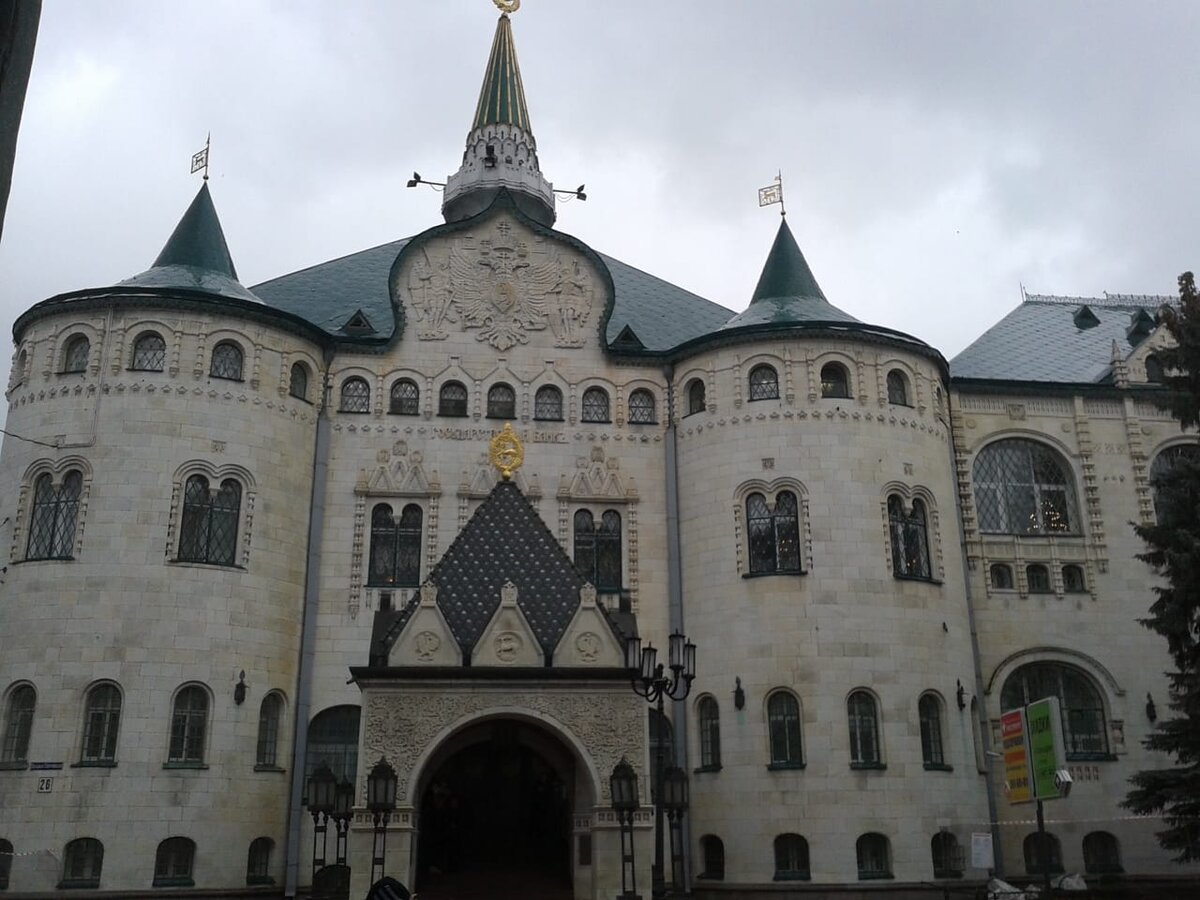 Один из символов Нижнего Новгорода - здание банка, а также один из самых красивых и оригинальных банков России 