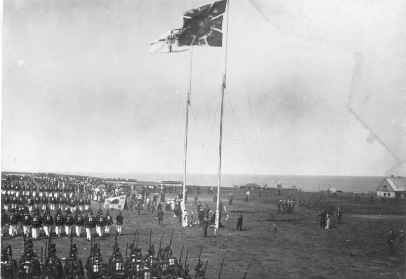 Церемония передачи на немецком острове Гельголанд, 10 августа 1890 года. Источник: Wikimedia Commons.