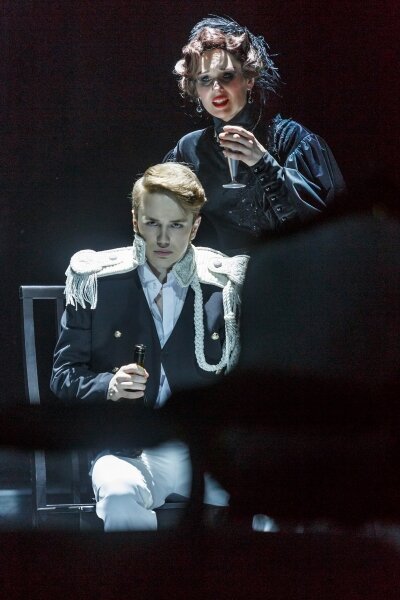 Звездич и баронесса - актеры Дмитрий Чикризов и Анна Дружинина