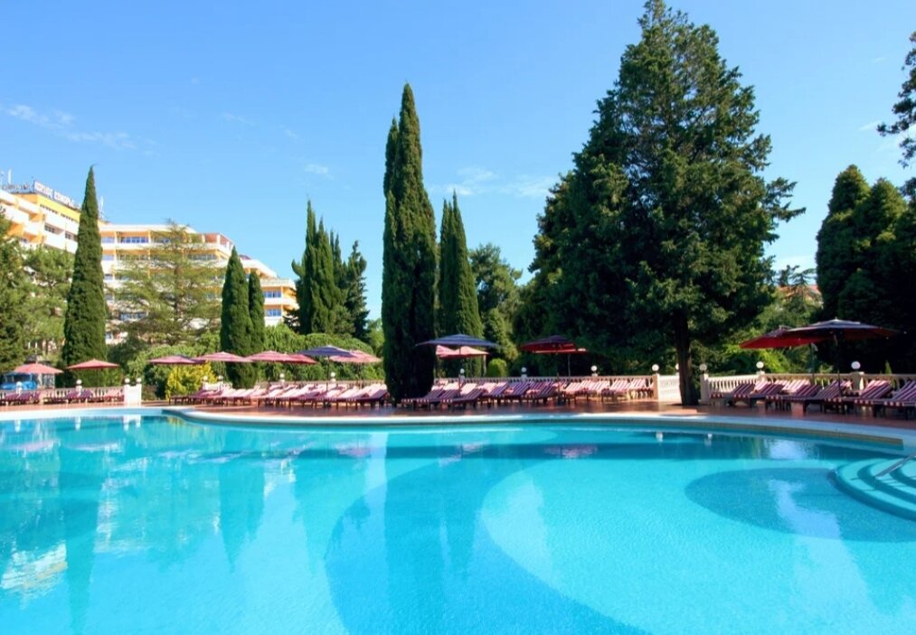  Бассейн на территории санатория Южное взморье 