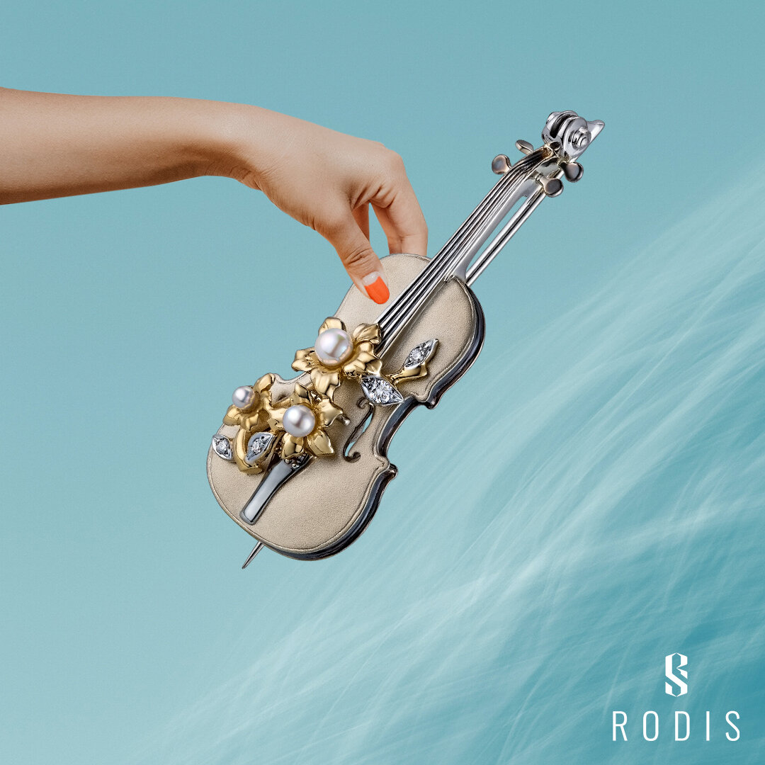 Брошь "Скрипка", желтое золото 585 пробы, бриллианты, жемчуг. Ювелирный дом RODIS