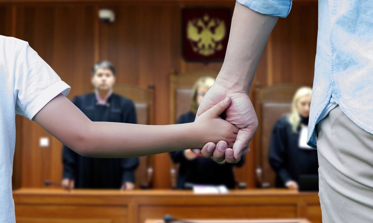 Как ни старался адвокат Любы, но всё безуспешно. Макар и Матвей уехали с отцом в Питер.  (фото из открытых источников)