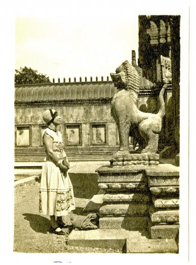 Фотография М. И. Цветаевой на Колониальной выставке в Париже. Фотокопия. 1931. ф. 1190 оп. 2 ед. хр. 233.