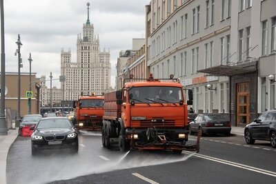    Промывка дорог с шампунем осенью в Москве © Telegram-канал комплекса городского хозяйства Москвы