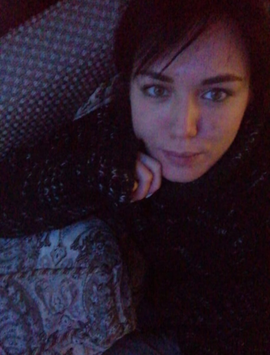 Несмотря на плохое качество вы можете увидеть красные пятна, тонну тоналки и мешки под глазами "до", листаем 