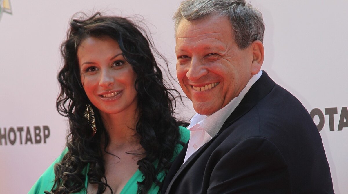 Грачевский и его вторая жена Анна Панасенко, уроженка Харькова. По словам Бориса, актриса после рождения дочки отодвинула семью на второй план, а также завела роман на стороне. Печальный опыт: Борис на себе испытал, что такое "брак по расчету".