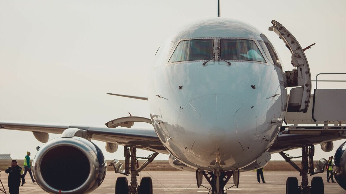     Больше чем на три часа задержался вылет в Москву.