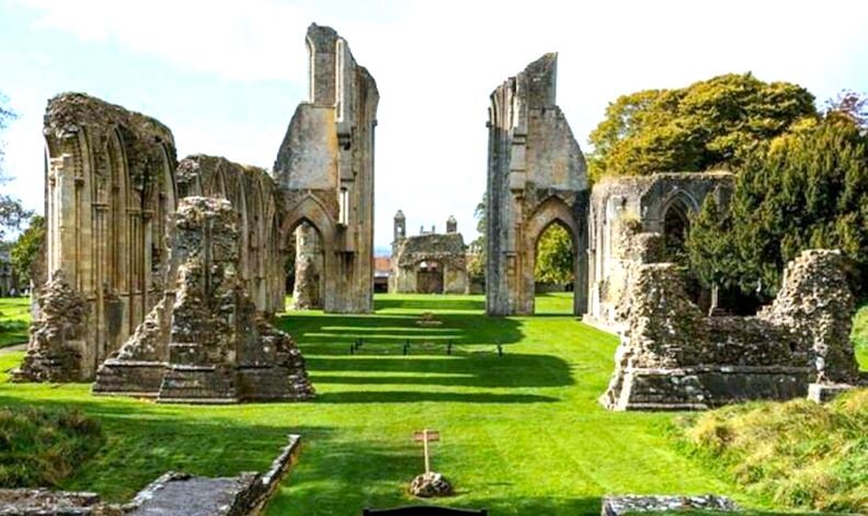 Гластонберийское аббатство 