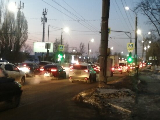     Движение затруднено до моста. После дорога свободнее / Елена Анифатьева