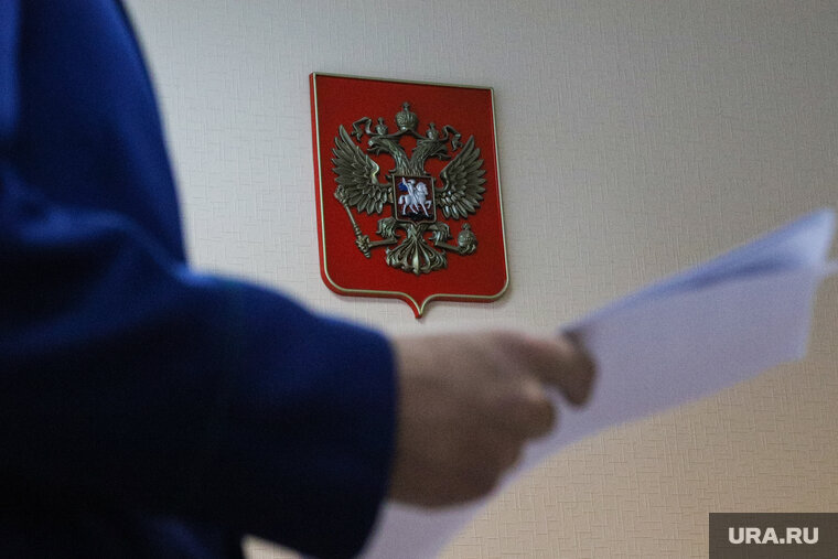    По словам источника, «неустановленный круг лиц» якобы подозревают вхалатности