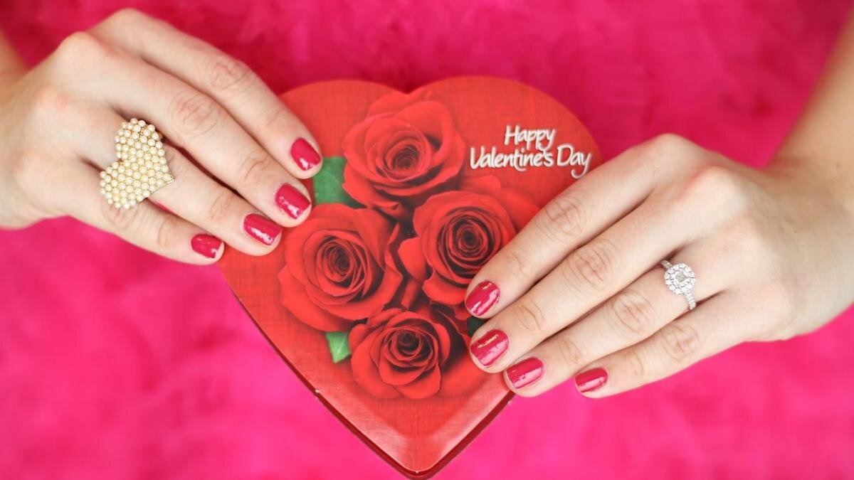    Руки девушки, валентинка:Pxhere