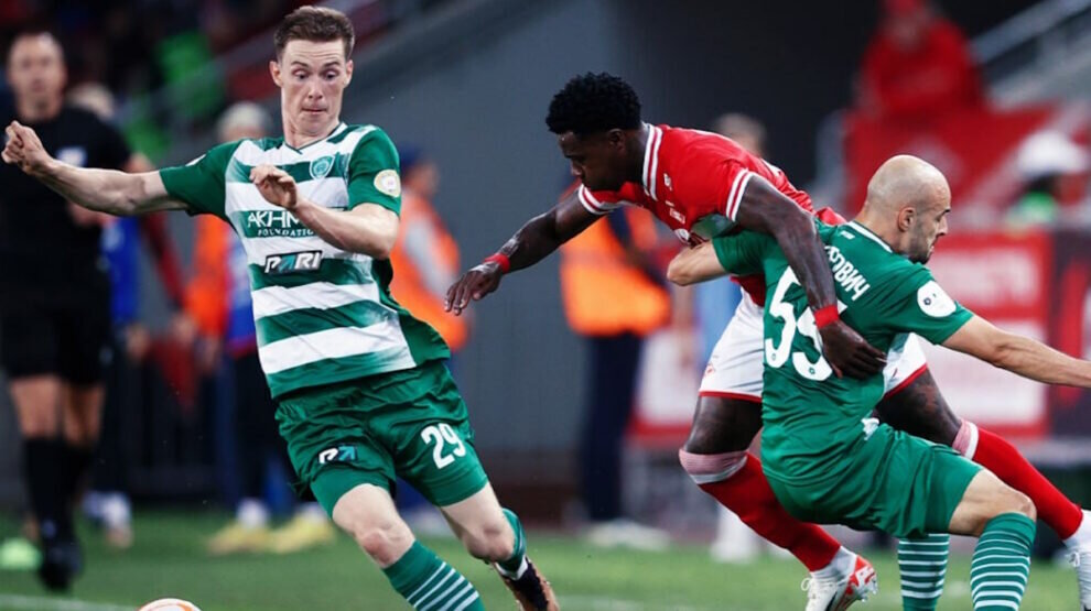    Игроки «Ахмата» очень сильно следили за Квинси Промесом. Фото: пресс-служба ФК «Спартак (Москва)