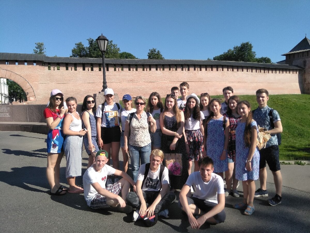 Выпуск 9 кл провели в Новгороде 