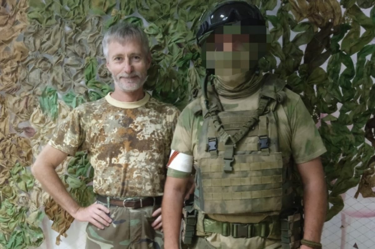    Волонтёры и бойцы СВО на постоянной связи друг с другом.