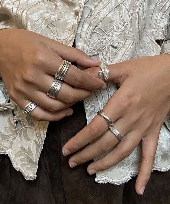 Что означают кольца на пальцах