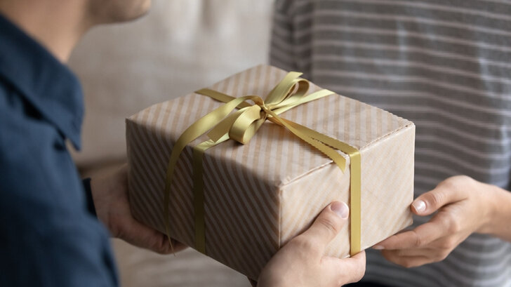 ТОП-50 подарков для мужчин на День Рождения
