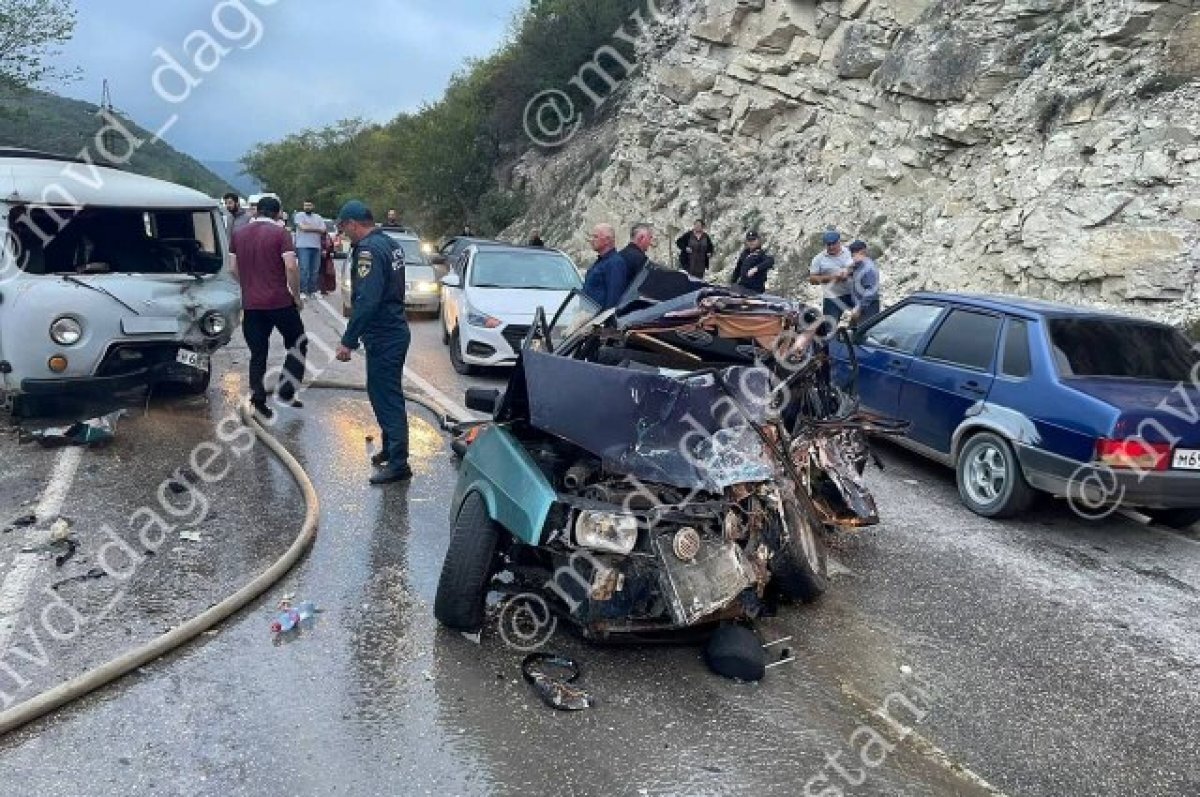 В Дагестане 21-летний местный житель выехал на встречную полосу и погиб ...