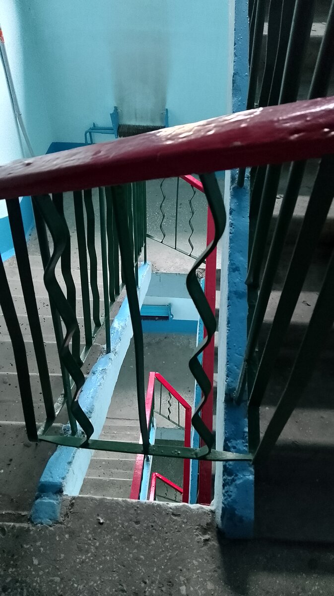 На пятом этаже. Лестничные пролеты 
