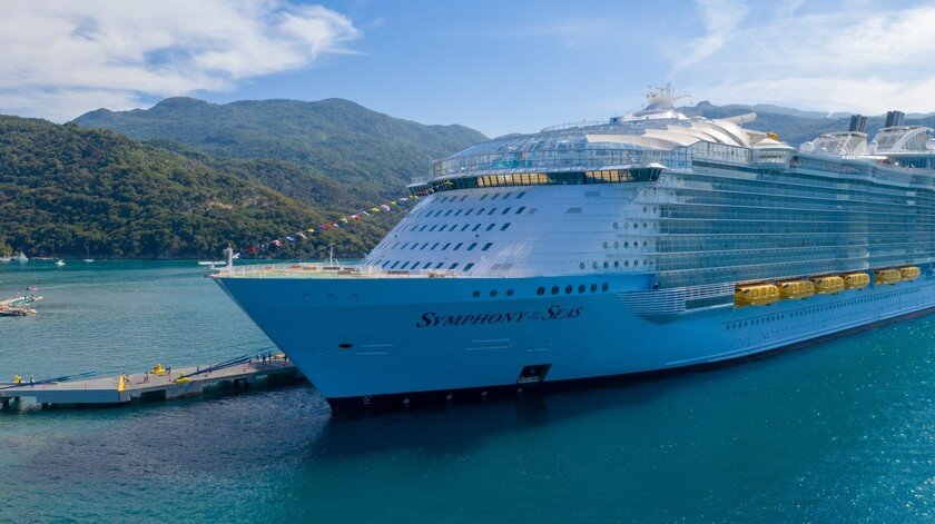 Лайнер круизной линии Royal Caribbean Symphony of the Seas