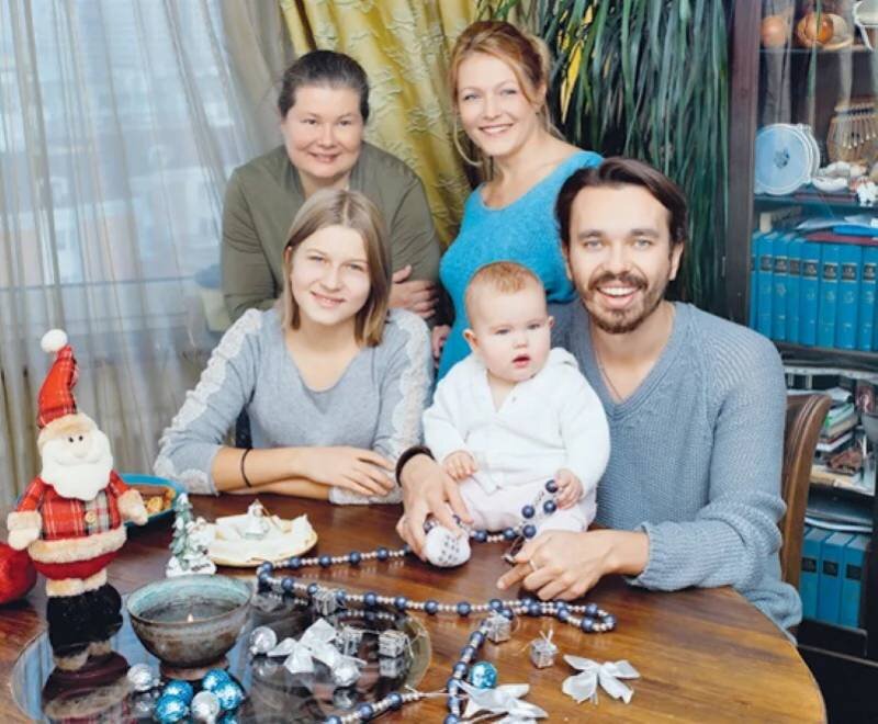 Эльвира Болгова с семьей
