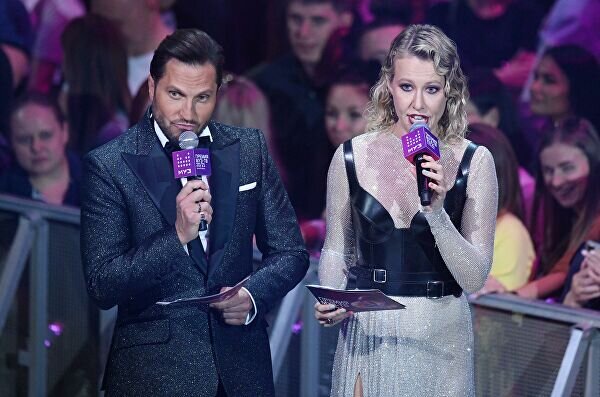 ведущие премии муз. настя ивлеева на премии муз тв 2021. премия муз тв 2022. ведущий премии. премия муз тв 2011.