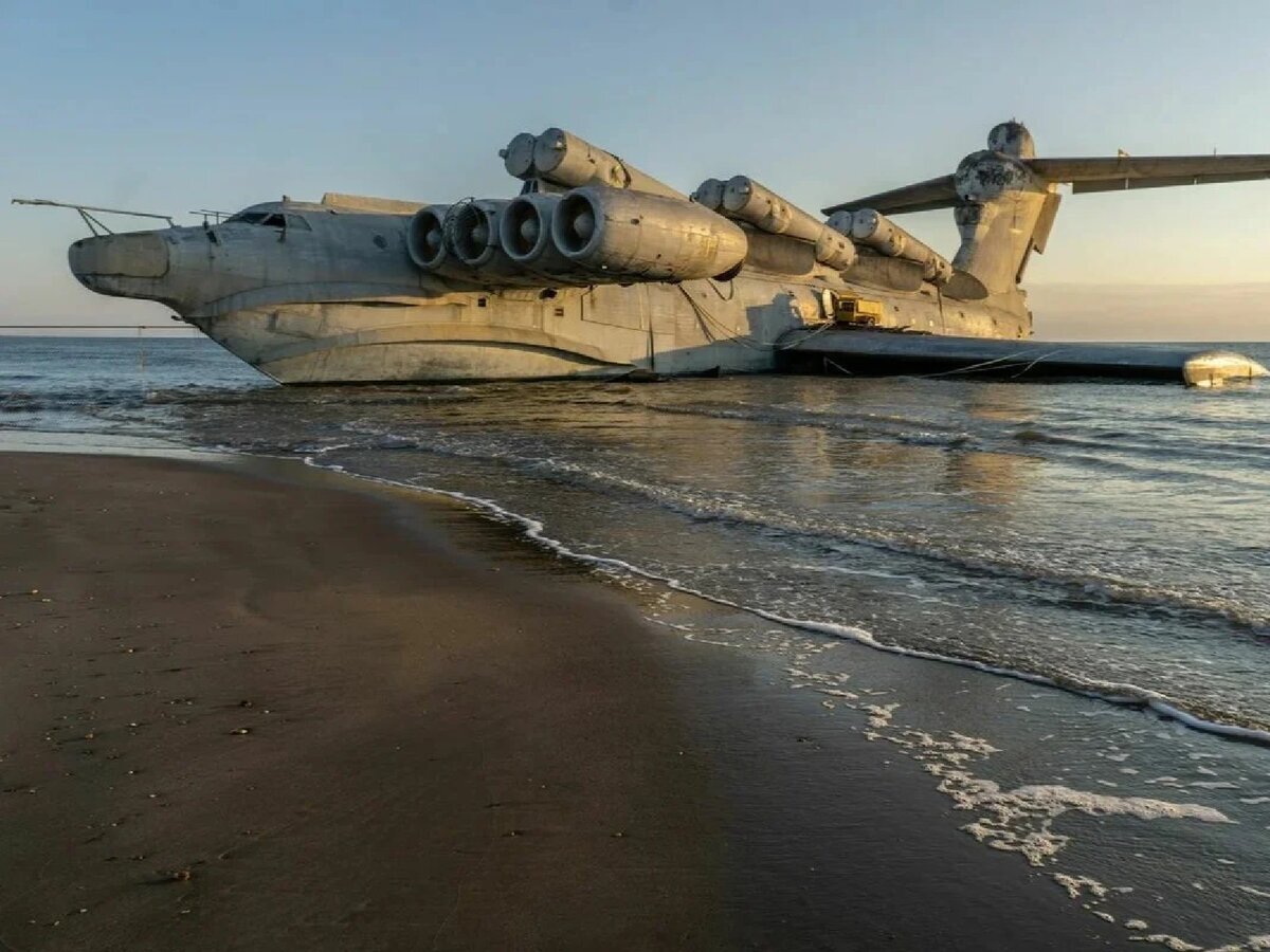 экраноплан лунь каспийск. ракетный экраноплан лунь дербент. лунь экраноплан в дербенте. экраноплан лунь, дербент, дагестан. лунь экраноплан парк патриот дербент.