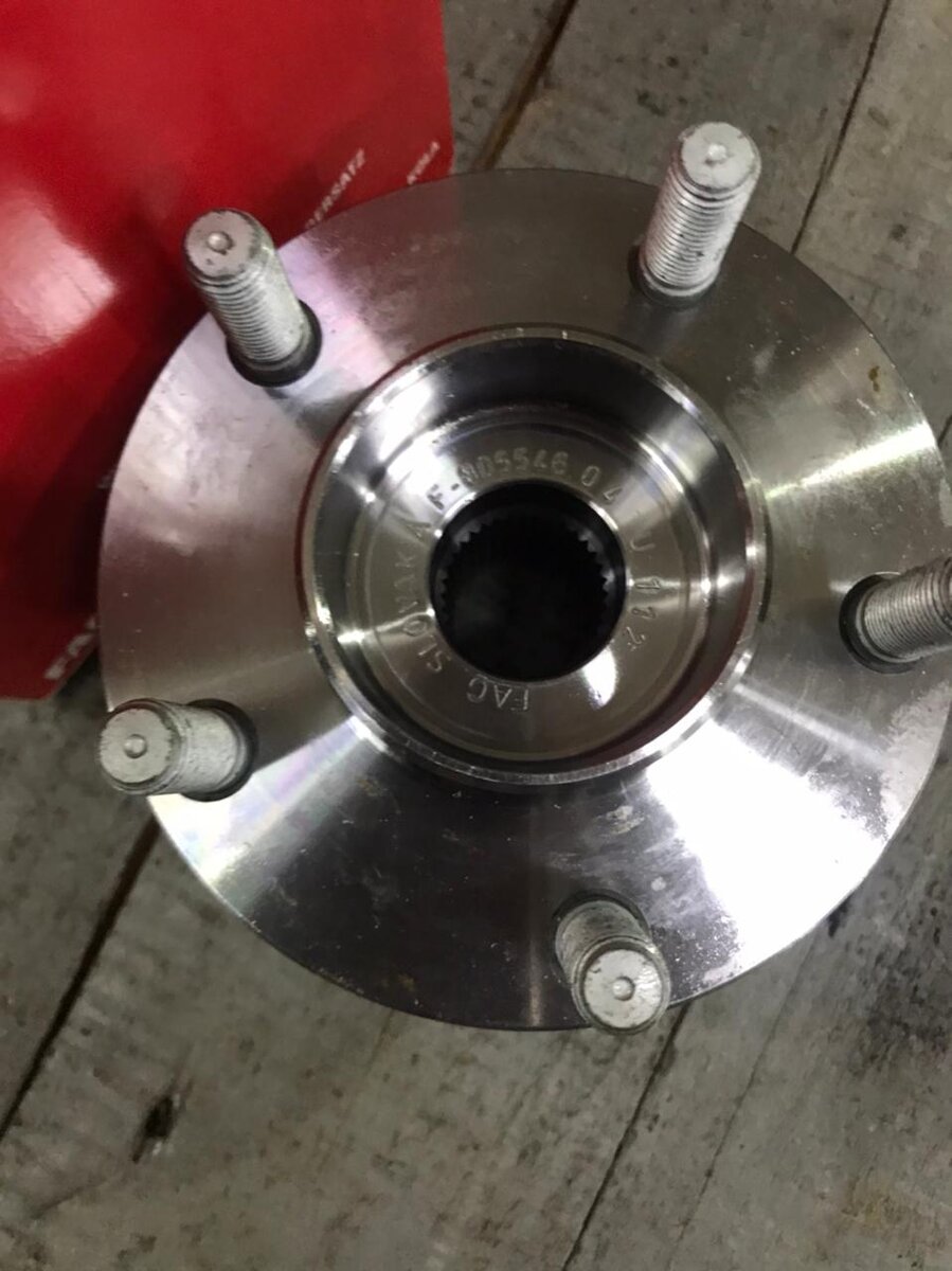 Новая ступица. Замена не сложная и описывать не вижу смысла.