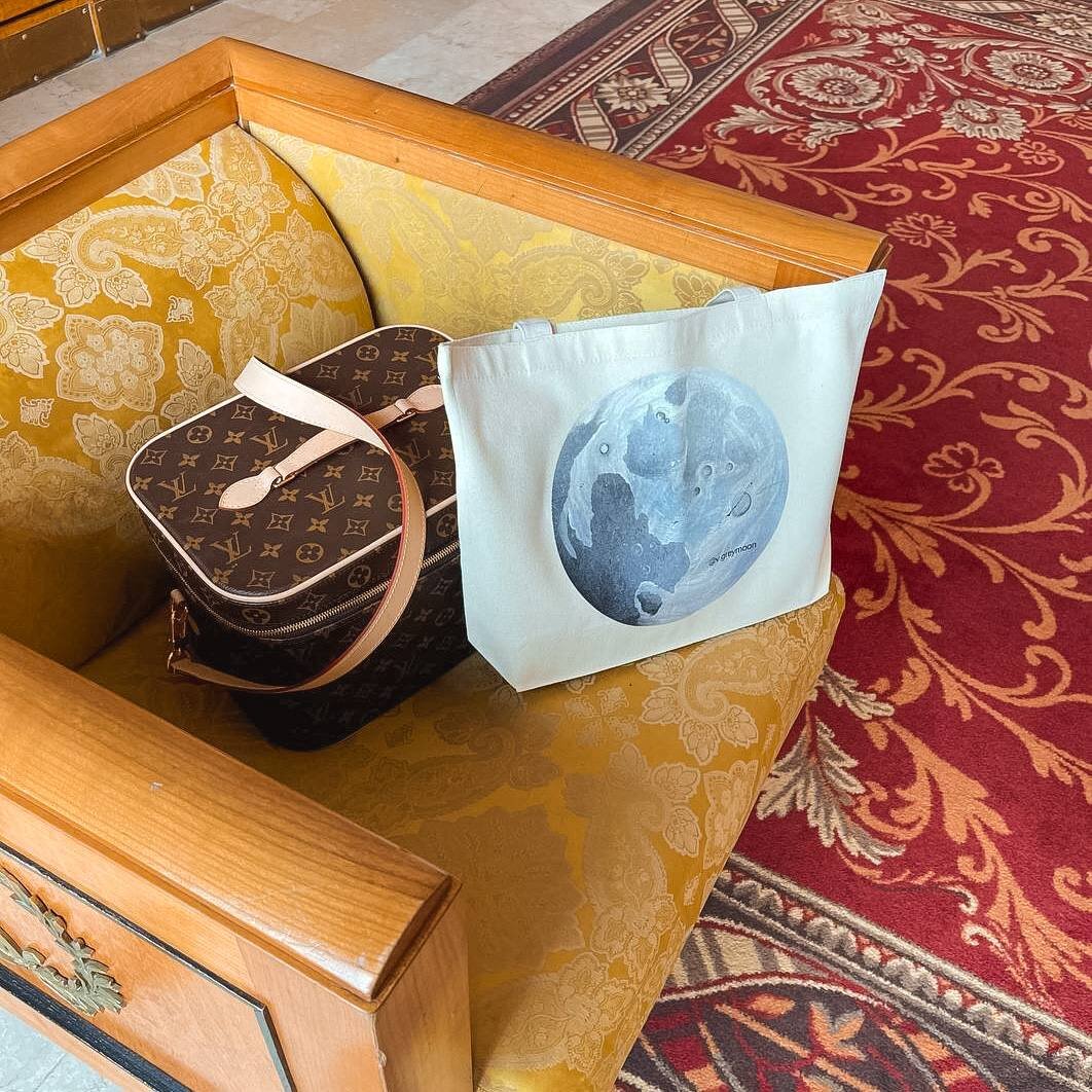 НОВИНКА , КОТОРУЮ ТАК ЖДАЛИ! ДОСТУПНА К ПРОДАЖЕ ! 

Тренд сезона весна-лето 2022 .🖤🖤
Сумка-шоппер - стильный женский аксессуар на все случаи жизни. 
Универсальная длина ручки 20см , не только удобна, но и функциональна. 
Большой размер позволяет носить в нем все самое необходимое и даже больше.

РАЗМЕР 100х300х400мм 
ДЛИНА РУЧКИ 200мм 
ЦЕНА 1500р