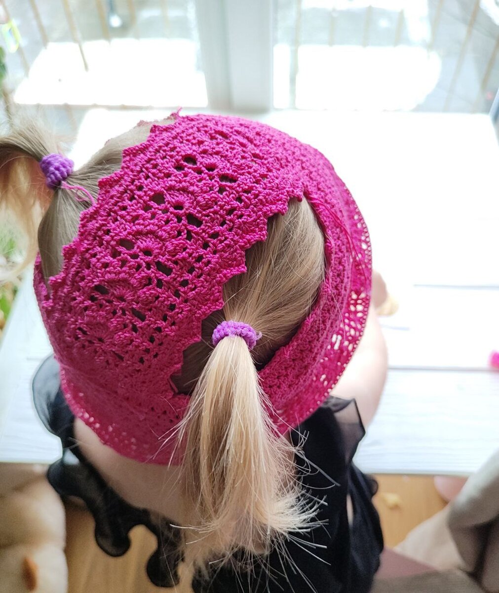 Панамка как раз в процессе примерки, еще не спрятаны ниточки)