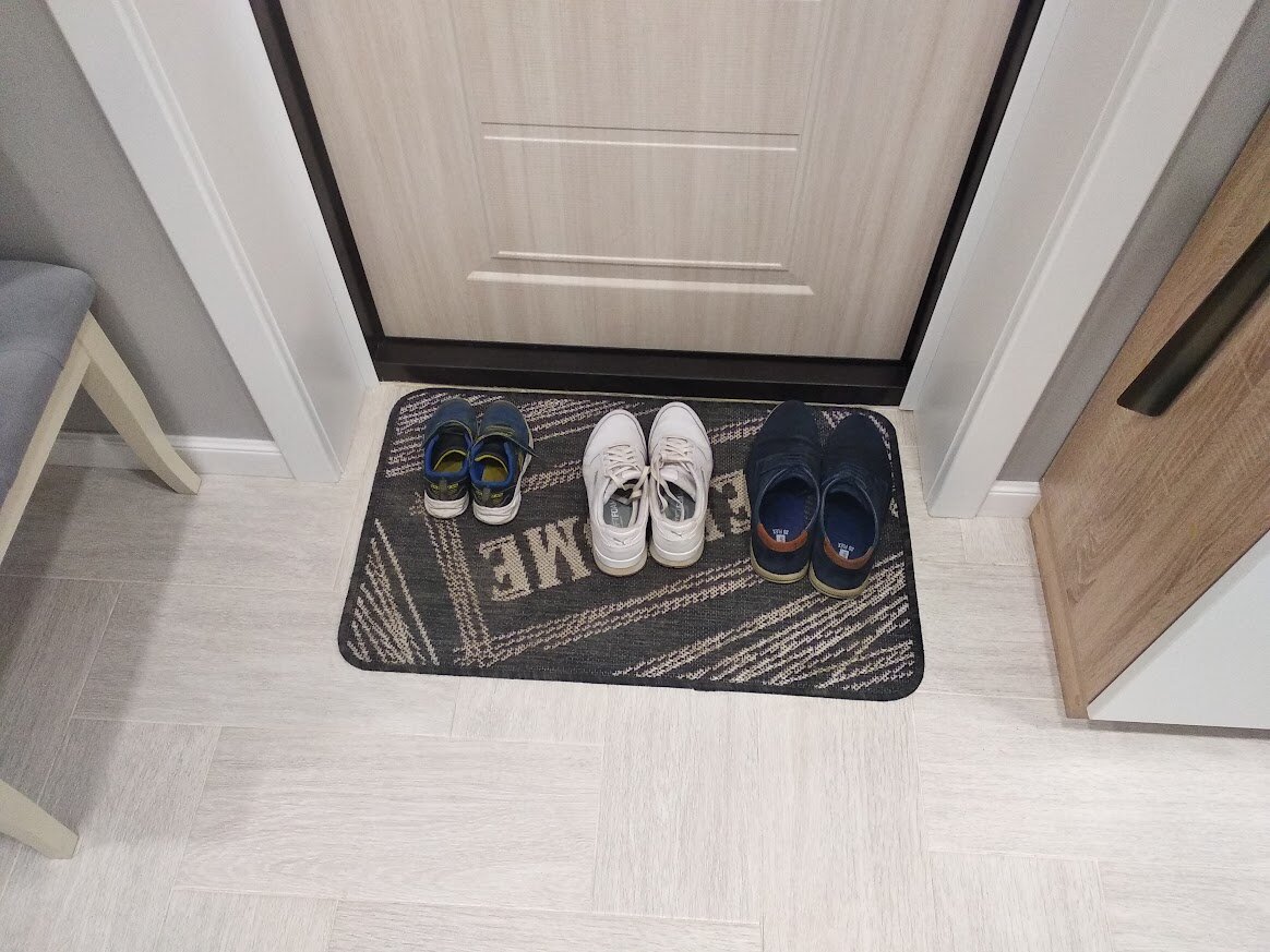 Коврик перед входной дверью