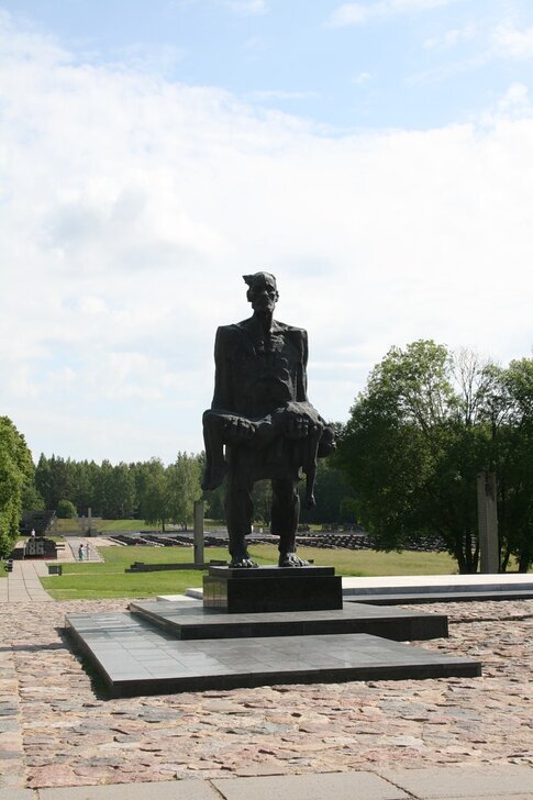 Хатынь, "Непокоренный человек"