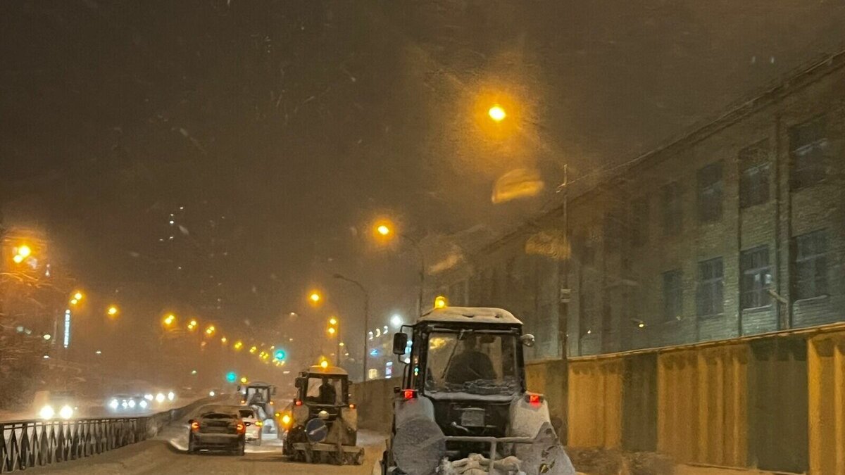     В поселок Ольга Приморского края пробили дорогу со стороны Кавалерово. Дорожное сообщение восстановилось после жуткого снегопада — расчищаются и другие пути, которые станут свободы в ближайшее время.