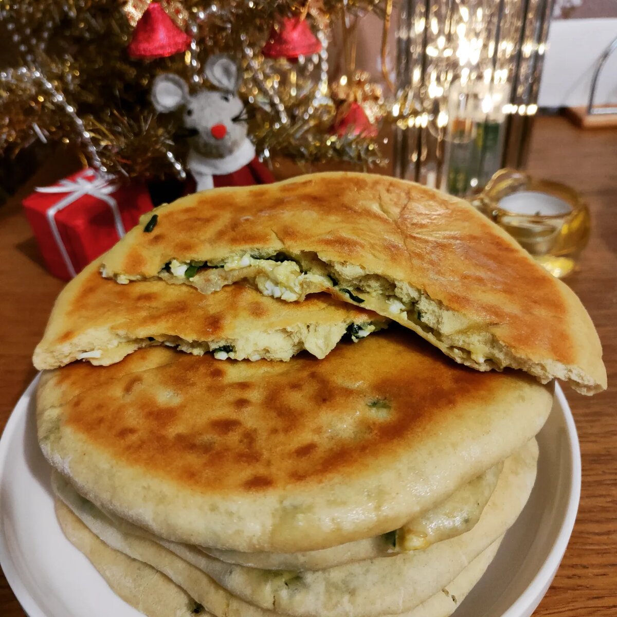 Такие простые лепёшки можно приготовить с любой несладкой начинкой 😊